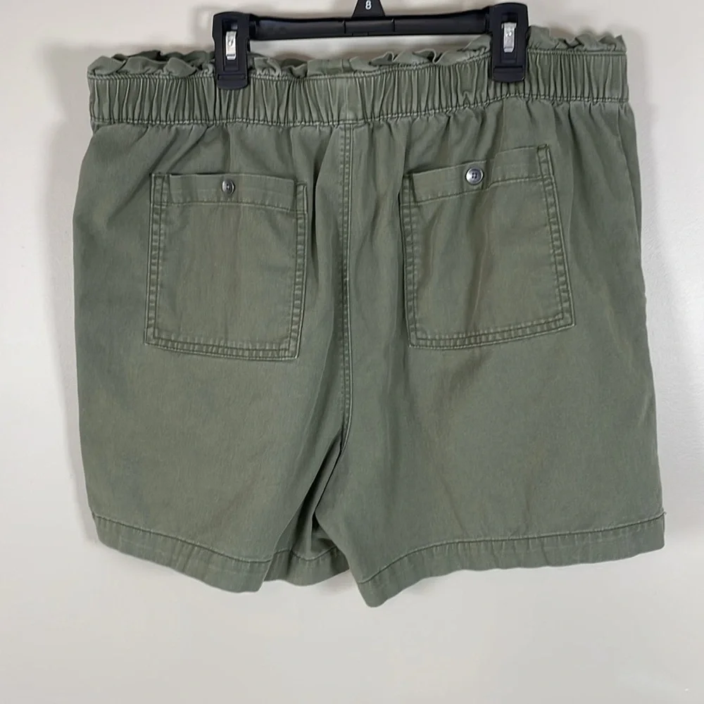 OLD NAVY Women’s Olive Paper Bag Elastic Waist Button Pockets LG Shorts‎ Casual - Picture 2 of 11